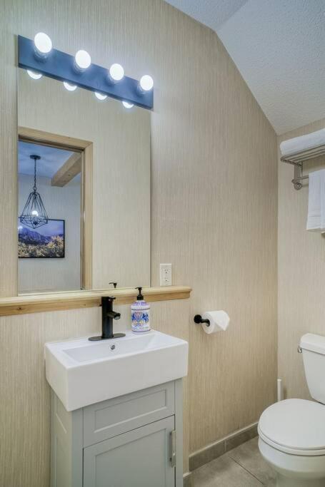 5 Mins To Banff - Cozy Townhome 2Br&2Bath - Banff Pass Included Canmore Luaran gambar