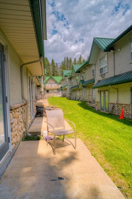5 Mins To Banff - Cozy Townhome 2Br&2Bath - Banff Pass Included Canmore Luaran gambar